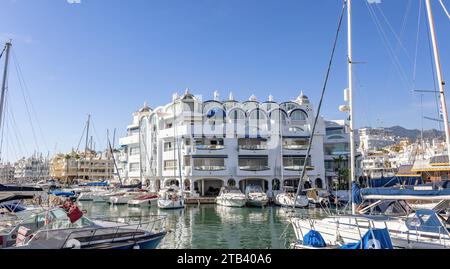 Panoramablick auf Puerto Marina in Benalmadena, Costa del Sol, Provinz Malaga, Andalusien, Spanien Stockfoto