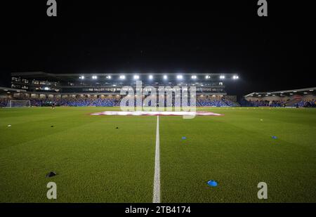 Ein allgemeiner Blick auf das Stadion vor dem Emirates FA Cup, dem Spiel der zweiten Runde zwischen AFC Wimbledon und Ramsgate im Cherry Red Records Stadium, London. Bilddatum: Montag, 4. Dezember 2023. Stockfoto