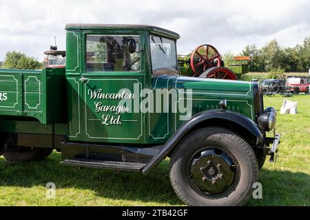 Drayton.Somerset.Vereinigtes Königreich.19. August 2023.Ein restaurierter Guy Wolf Truck aus dem Jahr 1934 ist auf einer Yesterdays Farmveranstaltung zu sehen Stockfoto