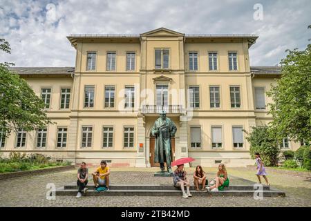 Friedrichsbau, Psychologisches Institut, Bunsendenkmal, Hauptstraße, Heidelberg, Baden-Württemberg, Deutschland *** Friedrichsbau, Psychologisches Institut, Bunsendenkmal, Hauptstraße, Heidelberg, Baden Württemberg, Deutschland Credit: Imago/Alamy Live News Stockfoto