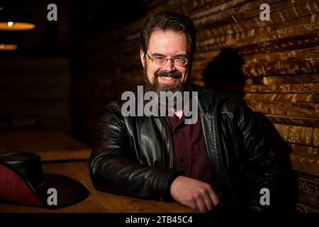 München, Deutschland. Dezember 2023. Der US-amerikanische Autor Christopher Paolini. Quelle: Lennart Preiss/dpa/Alamy Live News Stockfoto