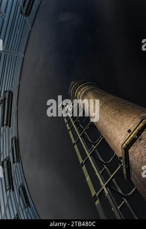 Kunstfotografie von Jameson Distillery Chimney, Dublin, Irland. Stockfoto