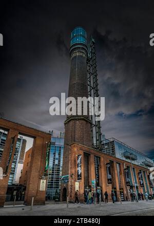 Kunstfotografie von Jameson Distillery Chimney, Dublin, Irland. Stockfoto