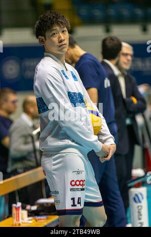 Monza, Italien. Dezember 2023. Ishikawa Yuki (Allianz Milano) während des Spiels Vero Volley Monza vs Allianz Milano, Volleyball Italian Serie A Männer Superliga in Monza, Italien, 04. Dezember 2023 Credit: Independent Photo Agency/Alamy Live News Stockfoto