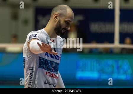 Monza, Italien. Dezember 2023. Kaziyski Matey (Allianz Milano) während des Spiels Vero Volley Monza vs Allianz Milano, Volleyball Italian Serie A Männer Superliga in Monza, Italien, 04. Dezember 2023 Credit: Independent Photo Agency/Alamy Live News Stockfoto