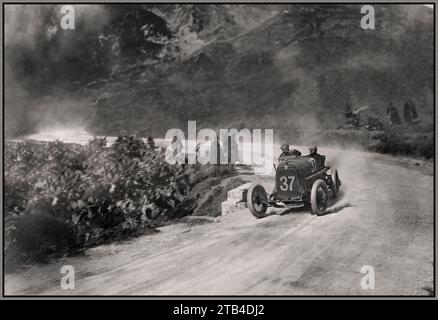 ENZO FERRARI in seinem Alfa Romeo 20-30 es Nummer 37 Rennen beim Targa Florio Motorrennen in Italien 1922 Stockfoto