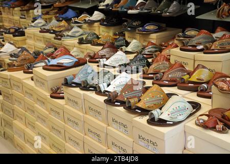 Traditionelles Madaschi zum Verkauf im Souk Al Zal in Riad Stockfoto