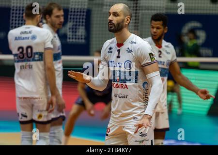 Monza, Italien. Dezember 2023. Kaziyski Matey (Allianz Milano) während des Spiels Vero Volley Monza vs Allianz Milano, Volleyball Italian Serie A Männer Superliga in Monza, Italien, 04. Dezember 2023 Credit: Independent Photo Agency/Alamy Live News Stockfoto