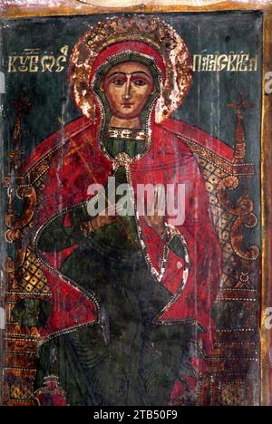 Novaci, Komitat Gorj, Rumänien, 2001.Alte Ikone, die die heilige Parascheva in der christlich-orthodoxen Kirche in Novaci-Romani darstellt, ein historisches Denkmal aus dem 18. Jahrhundert. Stockfoto