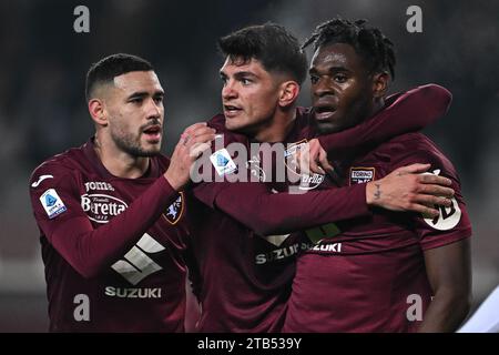 Turin, Italien, 04.12.23: Raoul Bellanova (19 FC Turin) und Antonio Sanabria (9 FC Turin) feiern Duvan Zapata (91 FC Turin) nach dem ersten Tor während des Spiels Der Serie A zwischen Turin FC und Atalanta BC im Olimpic Stadium Grande Turin in Turin, Italia Soccer (Cristiano Mazzi/SPP). /Alamy Live News Stockfoto