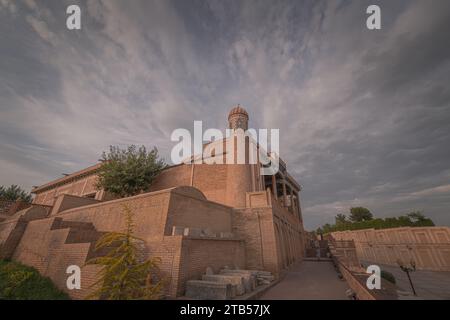 Gedenkkomplex des Islam Karimov während des Sonnenuntergangs, Samarkand, Usbekistan. Stockfoto