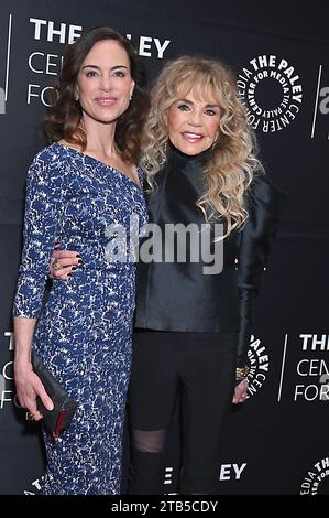 Dyan Cannon und Tochter Jennifer Grant nehmen am 4. Dezember 2023 an der Premiere von Cary Grant: The American Premier of BritBox's Archie in New York, New York, USA Teil. Robin Platzer/ Twin Images/ Credit: SIPA USA/Alamy Live News Stockfoto