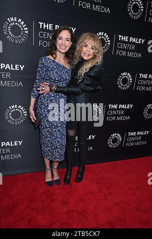 Dyan Cannon und Tochter Jennifer Grant nehmen am 4. Dezember 2023 an der Premiere von Cary Grant: The American Premier of BritBox's Archie in New York, New York, USA Teil. Robin Platzer/ Twin Images/ Credit: SIPA USA/Alamy Live News Stockfoto