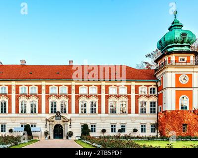 Ein Fragment des Lubomirski-Schlosses in Lancut ist eines der schönsten Schloss- und Parkensembles in Polen. Stockfoto