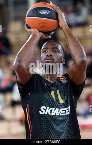 Monaco, Monaco. November 2023 30. AS Monaco #11 Alpha Diallo wird am 30. November 2023 während des Spiels der Turkish Airlines in der Euroleague Runde 11 zwischen AS Monaco und Olympiacos Piräus in der Gaston Medecin Halle Monaco gesehen. Foto: Laurent Coust/ABACAPRESS.COM. Quelle: Abaca Press/Alamy Live News Stockfoto