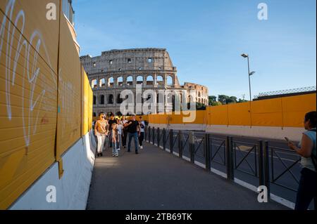 Rom, Italien : 13. November 2023 : Touristen an einem sonnigen Tag in Rom, Ital, 2023. Stockfoto