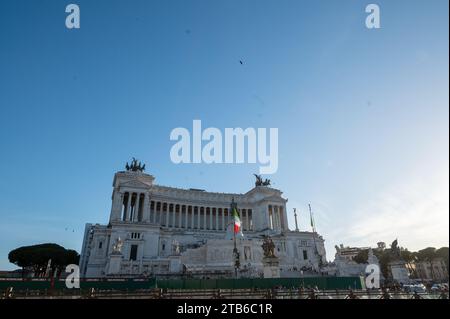 Rom, Italien : 13. November 2023 : Außenpanorama des Vaterlandaltars an einem sonnigen Tag in Rom, Ital im Jahr 2023. Stockfoto