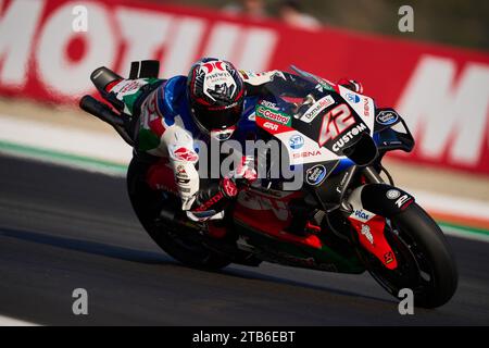 Cheste, Spanien. November 2023. Alex Rins of Spain und LCR Honda fahren während der Rennsitzung der MotoGP Gran Premio Motul de la Comunitat Valenciana auf dem Ricardo Tormo Circuit (Cheste, Übungssitzung der MotoGP Gran Premio Motul de la Comunitat Valenciana). (Foto: Vicente Vidal Fernandez/SOPA Images/SIPA USA) Credit: SIPA USA/Alamy Live News Stockfoto
