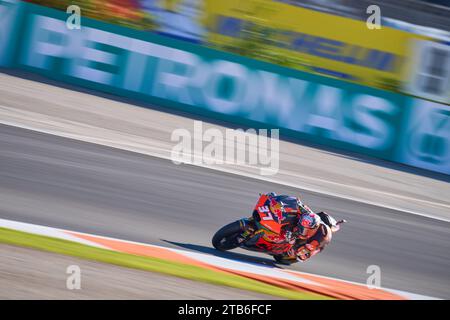 Cheste, Spanien. November 2023. Pedro Acosta aus Spanien und Red Bulll KTM Ajo fahren während des Trainings der MotoGP Gran Premio Motul de la Comunitat Valenciana auf dem Ricardo Tormo Circuit (Cheste, Training der MotoGP Gran Premio Motul de la Comunitat Valenciana). (Foto: Vicente Vidal Fernandez/SOPA Images/SIPA USA) Credit: SIPA USA/Alamy Live News Stockfoto