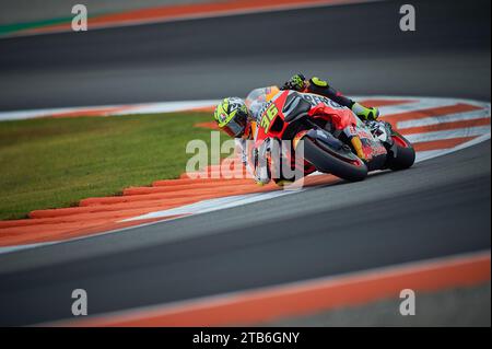 Cheste, Spanien. November 2023. Joan mir aus Spanien und das Repsol Honda Team fahren während des Moto GP Valencia Tests auf dem Ricardo Tormo Circuit (Cheste, Moto GP Valencia Test). (Foto: Vicente Vidal Fernandez/SOPA Images/SIPA USA) Credit: SIPA USA/Alamy Live News Stockfoto