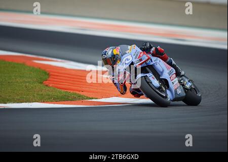 Cheste, Spanien. November 2023. Alex Marquez aus Spanien und Gresini Racing MotoGP fahren während des Moto GP Valencia Tests auf dem Ricardo Tormo Circuit (Cheste, Moto GP Valencia Test). (Foto: Vicente Vidal Fernandez/SOPA Images/SIPA USA) Credit: SIPA USA/Alamy Live News Stockfoto