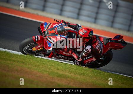 Cheste, Spanien. November 2023. Francesco Bagnaia aus Italien und Ducati Lenovo Team fahren während des Moto GP Valencia Tests auf dem Ricardo Tormo Circuit (Cheste, Moto GP Valencia Test). (Foto: Vicente Vidal Fernandez/SOPA Images/SIPA USA) Credit: SIPA USA/Alamy Live News Stockfoto