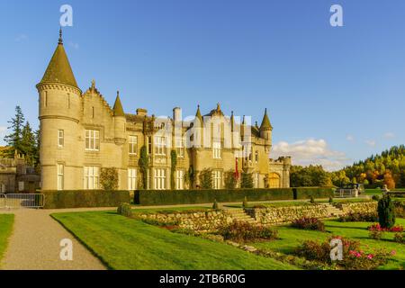 Balmoral, Großbritannien - 06. Oktober 2022: Blick auf das königliche Balmoral Castle in Aberdeenshire, Schottland, Großbritannien Stockfoto