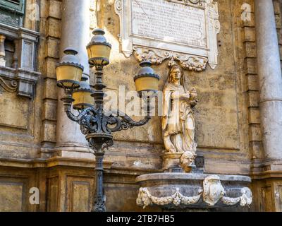 Einer der vier Brunnen auf der achteckigen öffentlichen plaza Quattro Canti in Palermo - Sizilien, Italien Stockfoto