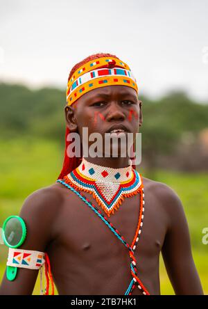 Porträt eines jungen samburu moran, Samburu County, Samburu National Reserve, Kenia Stockfoto