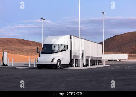 Der Tesla Semi ist ein batteriebetriebener Sattelzugwagen der Klasse 8, der von Tesla, Inc. In Austin, Texas, gebaut und in Nevada hergestellt wird. Der Stapler wird von Stockfoto