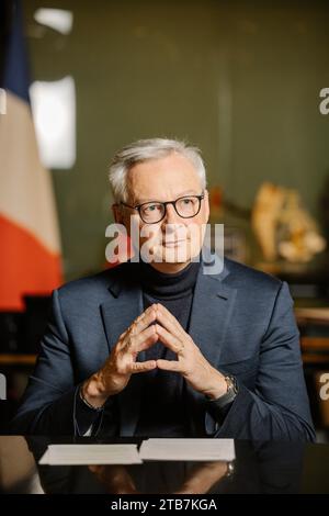 Paris, Frankreich. Dezember 2023. © PHOTOPQR/LE PARISIEN/ARNAUD DUMONTIER ; Paris ; 01/12/2023 ; Paris - Vendredi 1er décembre 2023 Interview de Bruno Le Maire Ministre de l'Economie et des finances. © Arnaud Dumontier pour Le Parisien BRUNO LE MAIRE FRANZÖSISCHER WIRTSCHAFTSMINISTER IN PARIS AM 1. Dezember 2023 *** Lokaler Bildtitel *** Bruno Le Maire Credit: MAXPPP/Alamy Live News Stockfoto