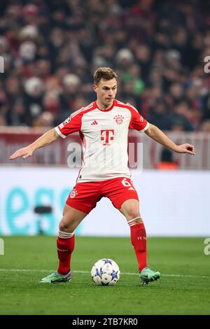 MÜNCHEN, DEUTSCHLAND - 29. NOVEMBER: UEFA Champions League-Spiel zwischen dem FC Bayern MŸnchen und dem FC Kopenhagen am 29. November 2023 in der Allianz Arena in München. Joshua Kimmich von Bayern München © diebilderwelt / Alamy Stock Stockfoto