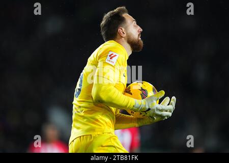 Barcelona, Spanien. Dezember 2023. Jan Oblak von Atletico de Madrid spielte am 3. Dezember 2023 im Stadion Lluis Companys in Barcelona, Spanien, während des Spiels La Liga EA Sports zwischen dem FC Barcelona und Atletico de Madrid. (Foto: Bagu Blanco/PRESSINPHOTO) Credit: PRESSINPHOTO SPORTS AGENCY/Alamy Live News Stockfoto