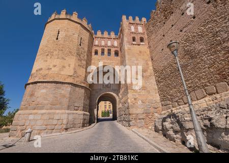 Spanien, Kastilien, Segovia, Puerta de San Andrés oder St. Andrew's Gate, Teil der mittelalterlichen Verteidigungsanlage der Stadt. Stockfoto