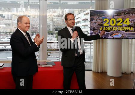 Monaco, Frankreich. Dezember 2023. © PHOTOPQR/NICE MATIN/Jean Francois Ottonello ; Monaco ; 05/12/2023 ; Signature de la Convention ASO/Tour de France et Monaco Ville-etape en Presence du Prince Albert II et Christian Prudhomme, Directeur du Tour de France au Yacht Club - Monaco, dezember 2023 Unterschrift der Convention, da Monaco eine Bühne des Radrennens Tour de France 2024 ausrichtet. Credit: MAXPPP/Alamy Live News Stockfoto