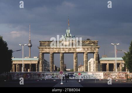 Europa, Deutschland, Brandenburg, Berlin, 1989, die Berliner Mauer vor dem Brandenburger Tor Stockfoto