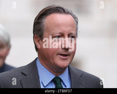 London, Vereinigtes Königreich. Dezember 2023. Lord David Cameron, Staatssekretär für auswärtige Angelegenheiten, Commonwealth- und Entwicklungsangelegenheiten, kommt zur Kabinettssitzung. Quelle: Uwe Deffner/Alamy Live News Stockfoto