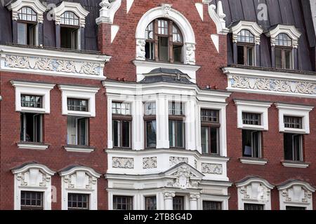 Architekturdetails eines Gebäudes in der Altstadt von Riga, Lettland Stockfoto