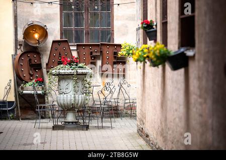 Wunderschön eingerichtete Bar, Restaurant in einem alten Teil der Stadt Riga in Lettland Stockfoto