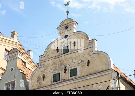 Architekturdetails auf einem Gebäude drei Brüder, Lettisches Architekturmuseum, in der Altstadt von Riga, Lettland Stockfoto