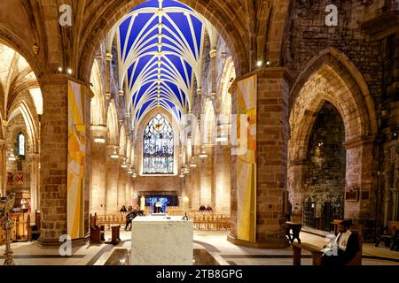 St Giles' Cathedral Old Town Edinburgh und der weiße Marmorkommandonentisch Stockfoto