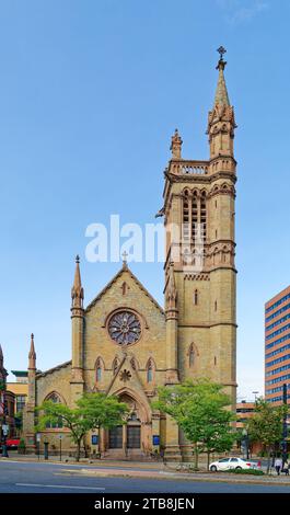 Richard Upjohn entwarf die Albany Landmark St. Peter’s Episcopal Church, erbaut 1860 in der 107 State Street. Stockfoto