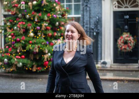 London, England, Großbritannien. Dezember 2023. Generalstaatsanwalt VICTORIA PRENTIS wird in der Downing Street bei Kabinettssitzungen gesehen. (Kreditbild: © Tayfun Salci/ZUMA Press Wire) NUR REDAKTIONELLE VERWENDUNG! Nicht für kommerzielle ZWECKE! Stockfoto