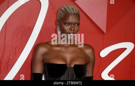 London, Großbritannien. Dezember 2023. Sheila Atim nimmt an den Fashion Awards 2023 Teil, die von Pandora in der Royal Albert Hall in London verliehen wurden. Quelle: SOPA Images Limited/Alamy Live News Stockfoto