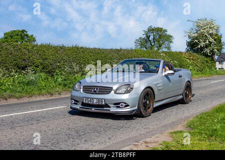 1998 90er Jahre Silber Mercedes Benz Cabriolet. SL Klasse 3,5 SL350 7G-Tronic 2-Dr. Grand Touring-Sportwagen Stockfoto