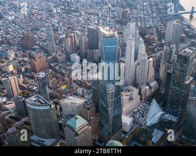 Blick aus der Vogelperspektive auf den Freedom Tower und die umliegenden Wolkenkratzer, Manhattan, New York Stockfoto