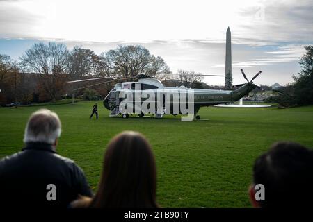 Washington, Usa. Dezember 2023. Marine One sitzt auf dem South Lawn, bevor sie am Dienstag, den 5. Dezember 2023, im Weißen Haus in Washington, DC, nach Boston aufbricht. Foto: Bonnie Cash/UPI Credit: UPI/Alamy Live News Stockfoto