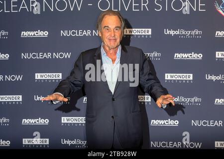 Oliver Stone beim Screening des Dokumentarfilms 'Nuclear Now' im Space Cinema Moderno. Rom, 04.12.2023 Stockfoto