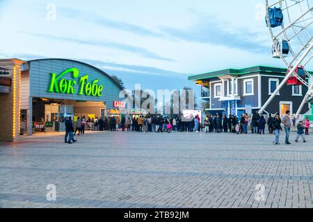 Almaty, Kasachstan - 28. April 2023: Gondeleingang auf dem Kok-Tobe-Hügel in Almaty Stockfoto