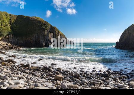 Skrinkle Haven Beach, in der Nähe der Manorbier, Pembrokeshire, Wales, Großbritannien Stockfoto